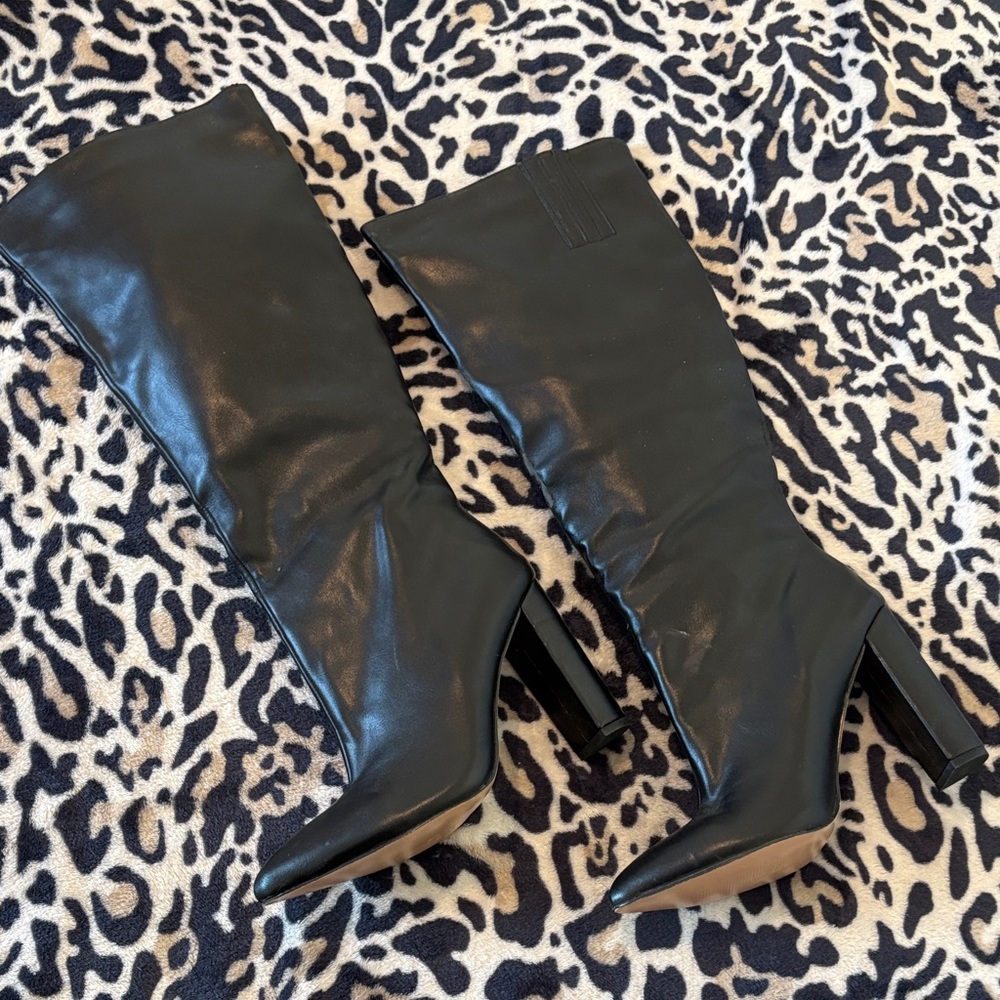 Sleek Black Heeled Women's Boots